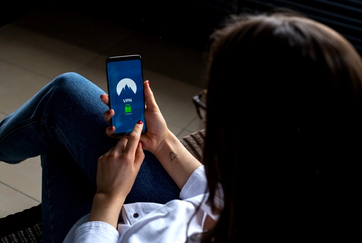 快连使用教程：Windows/macOS与移动端配置对比及断流排查实操（封面配图）